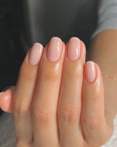 Pink Nails Engagement, Bridesmaid Nails Neutral, Short Engagement Nails, Clean Short Nails, Engagement Shoot Nails, Short Clean Nails, Soap Nails, Milky Pink Nails