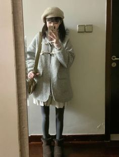 xiaohongshu ID: 947933850 | cute fashion outfit Dress Styling Ideas Outfit, Simple Japanese Fashion, Cute Winter Crochet Ideas, Shojou Outfit Winter, Shoujo Fashion Winter, Shojo Girl Outfit Winter