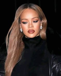 Rihanna Hair Color, Rhianna Hairstyles, Rihanna Blonde Hair, Rihanna Blonde, Rihanna Face, Rihanna Makeup, Rihanna Hairstyles, Different Hairstyles