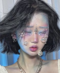 Lob Haircut 2023, Jellyfish Makeup Look, Lob Haircut For Fine Hair, Douyin Mermaid Makeup, Lob Haircut With Curtain Bangs, Lob Haircut With Layers, Curtain Bangs Layered, Curly Hair Layered, Water Fairy Makeup