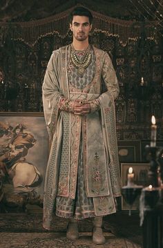 Maharaja Wedding Outfit Men, Traditional Pakistani Mens Clothing, Mughal Mens Clothing, Indian Traditional Wear Men, Middle Eastern Men Fashion, Traditional Indian Outfits Men, Indian Men Traditional Outfit, Indian Clothing Men, Mughal Clothing