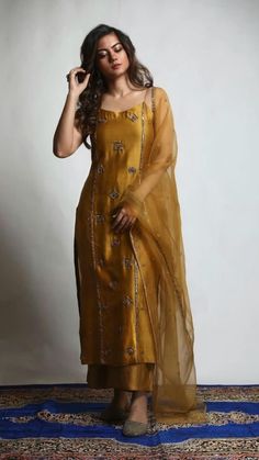 Lehanga Idea, Salwars Design, Silk Kurtis, Kurtis Design, Stylish Kurtis, Ethnic Dresses, Clothing Wishlist, Long Kurta, Gaun Fashion