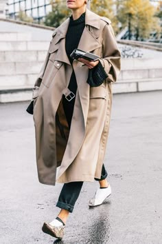 Jo Ellison, Trenchcoat Style, Spring Trench Coat, Spring Trench, Trench Beige, Beige Outfit