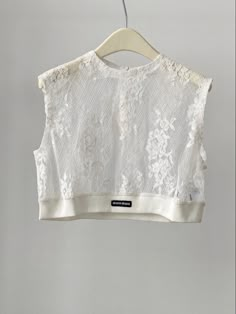 Edgy Bridal, White Lace Crop Top, Fast Fashion, Fashion Tops, Stylish Dresses, Classy Outfits, Blouse Designs, Fashion Inspo Outfits