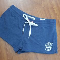 Aeropostale Shorts. Size Medium. New With Tags Aeropostale Set, Cuffed Denim Jeans, Aeropostale Shorts, Girly Girl Outfits, Pink Polka Dot Dress, Midi Jeans, Cheeky Shorts, Burgundy Shorts, Mom Jeans Shorts