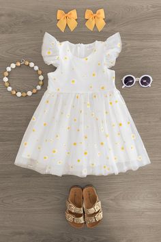 White Daisy Tulle Dress - Sparkle in Pink Kid Outfit, Girls Dress Outfits, Cute Casual Dresses, White Eyelet Dress, Adorable Outfits, Kid Clothes, Dresses Xxl, White Daisy