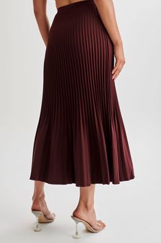 Twyla Pleated Suiting Maxi Skirt - Plum - MESHKI U.S Full Pleated Skirt, Maxi Skirts Winter, Cold Fits, Skirt Model, Cocktail Dress Prom, Autumn Fits, Bright Winter, Pleats Please, Beige Dresses