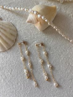 Pearls straight from Sicily draped with 14k gold earrings Diy Pearl Earrings, Homemade Earrings, Jewellery Sketches, Handmade Earrings Beaded, Jewellery Inspiration, Jewelry Picture, Handmade Wire Jewelry, Jewelry Lookbook, Large Earrings