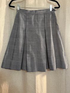 Vintage 80s/90s High Waisted Plaid Skirt 25" Good vintage condition Measurements taken flat: Waist 12.5" flat (25" doubled) Length 22" Open to offers! All measurements of items listed are approximate, and are taken as accurately as I can to the best of my ability. Please note that with vintage items, there may be signs of wear and small imperfections. When possible, we will show imperfections and the price will reflect these. If you have any questions, or would like to see more pictures, please 80s Skirt Outfit, High Waisted Plaid Skirt, 80s Skirts, 80s Clothes, 80s Skirt, Wardrobe Pieces, 80s Outfit, Kansas City Mo, Plaid Skirt