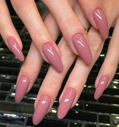 @irynatatarchuk Dusty Pink Nails, Almond Acrylic Nails Designs, Nagellack Trends, Almond Shape Nails, Rose Nails, Almond Acrylic Nails, Nature Tattoos, Nail Paint, Nail Shapes