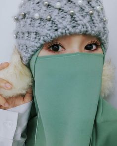 Hijaab Pics, Hijabi Wedding, Muslim Images, Islamic Nasheed, Winter Girl