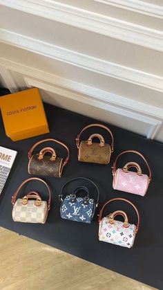 Luis Viton, Prada Jewelry, Lv Purse, Women's Bags By Shape