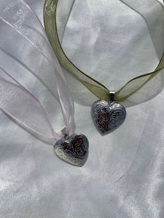 Beautiful silver heart locket necklace with your choice of a green or pink  ribbon! ☆��❤️️ Necklace is 14in long. Pls message us if you'd like to adjust the length! 🎀Thank you for supporting my business!🎀 Ribbon Heart Necklace, Jewelry With Ribbon, Ribbon Necklace With Pendant, Ribbon Necklace Diy, Things To Do With Ribbon, Ribbons Necklace, Ribbon Jewellery, Ribbon Necklaces, Ribbon Accessories