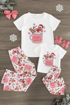 Cozy up with your little one in our "Merry & Bright" Gingerbread Man Pajamas. The white short sleeve top features a sweet gingerbread design on the front and is paired with matching pajama bottoms. Shop today! Gingerbread Men Pajamas, Gingerbread Hot Cocoa, Gingerbread Design, Mommy Daughter Outfits, Sparkle In Pink, White Short Sleeve Tops, Matching Christmas Pajamas, Matching Mom, Tis The Season To Be Jolly