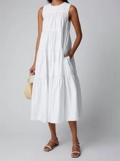 Sleeveless dress.  Summer linen dress.  Side seam pockets. With button opening in the back. Very comfortable dress.  The model is wearing size S and is 172 cm/5'7" tall. 100% softened Lithuanian linen. GARMENTS ARE DESIGNED FOR 164-176 CM HEIGHT ( 5'5"-5'9")  PLEASE LEAVE A NOTE WITH YOUR ORDER, IF YOUR HEIGHT DOES NOT FALL IN THIS RANGE. SIZE GUIDE Body measurements: in cm / inch: XXS bust: 79-82 cm (30-32") waist: 62-64 cm (24"-25") hips: 84-88 cm (33"-34") XS bust: 84-88 cm (33"-34") waist: 6 Look Working Girl, Fashion 40s, 2000 Fashion, Long Linen Dress, Summer Linen Dresses, Sleeveless Dresses, White Crew Neck, Dress Handmade, Dresses Xxl