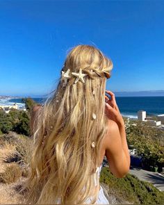 sirencore / mermaidcore Vacation Hairstyles, Ocean Girl, 일본 패션, 사진 촬영 포즈, Mermaid Hair, Dream Hair, Beach Hair, Aesthetic Hair, Beach Girl