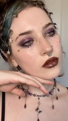 By oatmilkmakeup on instagram Eyeshadow Looks Pale Skin, Pink Floyd Makeup Ideas, Purple New Years Makeup, Eyeshadow Looks For Pale Skin, Witchy Aesthetic Makeup, Aesthetic Witch Makeup, Stevie Nicks Makeup Inspiration, Erethreal Makeup, Purple Witchy Makeup