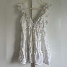 Brand: Abercrombie & Fitch Size: Medium Petite Color: White Condition: New Without Tags Abercrombie And Fitch Dresses, High Low Midi Dress, Burnt Orange Dress, Racerback Dress, Chiffon Long Sleeve, Satin Midi Dress, Tennis Dress, Red And White Stripes, Dress C