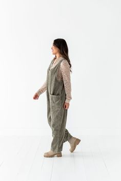 Features Deep V neckline Adjustable straps Front pockets Wide, straight leg Snow wash corduroy Olive color 80% Cotton, 20% Viscose Size + Fit Small 0-4, Medium 4-8, Large 8-12 Lex is 5'6", a size 1 and is wearing a Small Size Waist Inseam Small 34" 25.5" Medium 36" 26" Large 38" 26" As Styled With Click here for lace top Click here for boots Corduroy Overalls, Olive Color, Deep V, Lace Top, Adjustable Straps, Overalls, Straight Leg, Boots, Lace