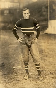 30s football player Football Uniform, Vintage Sportswear, Photo Vintage, Vintage Football, Vintage Portraits, Football Player, Men Vintage, Man Photo, Vintage Sports