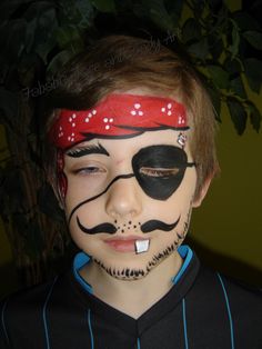 Love this face painting pirate design.  It's always hard to find designs for boys but never can go wrong with pirates. Face Painting Pirate, Pirate Pumpkin, Pirate Face, Pirate Design, Train Pumpkin Carving, Pumpkin Carving Template, Pumpkin Carving Templates, Face Painting Designs, Pumpkin Painting