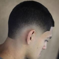 Burst Fade Haircut, Buzz Fade, Buzz Cut For Men, Buzz Haircut, Best Fade Haircuts, Buzz Cut Hairstyles, Burst Fade, Natural Hair Accessories, Haircut For Men