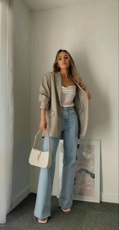 Street Work Outfit, Classic Style Women Outfits Classy, Chic But Casual Outfits, Law Firm Internship Outfit, Casual Clothing Styles For Women, White Trouser Outfit Women, Curvy Classy Outfits, Elegant Casual Outfits For Women, Old Money Jeans Outfit