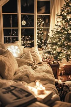 christmas_aesthetic_home_night (30) Cute Christmas Pics Aesthetic, Boujee Christmas Aesthetic, Christmas Trees Aesthetic, Christmas Ashestic, Cosy Christmas Aesthetic, Luxury Christmas Aesthetic, Christmas Aesthetic Ideas, Cozy December, December Aesthetic