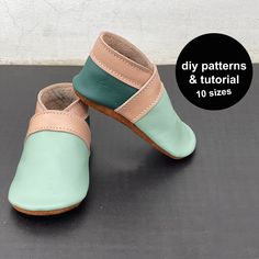 two pairs of baby shoes sitting on top of a black surface with the words diy patterns and tutorial 10 sizes