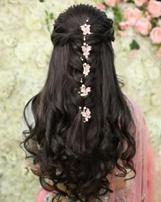 Reception hairstyles for pattu saree Reception Hairstyles, Bridal Hair Decorations, Side Braids, Engagement Hairstyles, Prom Hairstyle, Bridal Hair Buns, Indian Wedding Hairstyles