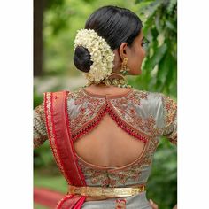 Paithani Blouse Designs Latest Back Neck, Paithani Saree Blouse Back Neck Design, Paithani Saree Blouse Pattern Back Neck, Blouse Back Neck Designs Paithani, Designer Self Design Paithani Silk Blouse, Elegant Paithani Silk Blouse Piece For Wedding, Brocade Blouse Designs Pattern Fashion Styles, Paithani Blouse Back Neck Designs, Vintage Lace Blouses