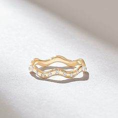 Enhance your style with the Pave Diamond Wave Ring, a minimalistic and elegant choice available in 14k, 18k, or 10k solid gold. This unique wave ring features a subtle yet striking design, with bezel-set diamonds that create a dazzling wave-like pattern. Features * Made to Order. * Gold KT: 10K, 14K, 18K * Custom Gold Color: Rose Gold, Yellow Gold, White Gold * Diamond Color-Clarity: D-E-F color VVS clarity ( excellent ideal cut) * Total Ctw: 0.25ctw * Width of Band: 2.42MM * Thickness of Band: 1.36MM * Ready to Ship in 5-7 Business Days ✓ We care about the environment,the jewelry we cast is made with recycled gold. We source exclusively post-consumer material that is refined back to their pure elements to ensure that the gold is in the same quality. Our designs are made from 14k/18k/10k r Wave Wedding Band, Bezel Set Wedding Band, Dainty Diamond Band, Ring Rosegold, Stackable Jewelry, Wave Ring, Ringe Gold, Bezel Set Diamond, Ring Minimalist