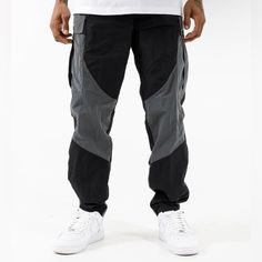 Men's Nike Air Jordan 23 Engineered Woven Cargo Pants Black Dh3290-010 Size 3xl Urban Gray Sports Bottoms, Gray Urban Sport Bottoms, Techwear Gray Bottoms For Outdoor Activities, Urban Gray Bottoms For Sports, Black Nylon Parachute Pants With Functional Pockets, Nike Functional Bottoms With Hip Pockets, Black Parachute Pants With Functional Pockets, Black Functional Joggers With Pockets, Gray Pants With Hip Pockets For Outdoor Activities