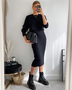 Dr Martens Boots Outfit, Combat Boot Outfit, Dr Martens Outfit, Black Boots Outfit, Doc Martens Outfit, Mode Zara, Looks Black, All Black Outfit, Mode Inspo