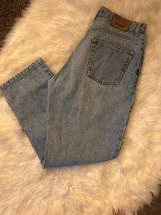 Button fly, light wash, straight leg, Jrs Mama Jeans, American Eagle Mom Jeans, Downtown Outfits, Womens Jeans, Favorite Outfit, Mom Jeans, American Eagle, Art Collection, Straight Leg