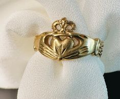 Claddagh Gold Ring stamped 10K inside 333 real yellow gold Ø DE USA/CAD GB FR JPN 17.2 54 6.8 (6-) N 14 13.6 3 grams Preserved in excellent vintage condition Wedding Claddagh Rings, Claddaugh Ring, White Gold Claddagh Ring, Claddagh Ring, Rose Gold Claddagh Ring, Unique Claddagh Ring, Gold Claddagh Ring, Vintage Gold Rings, Claddagh Rings