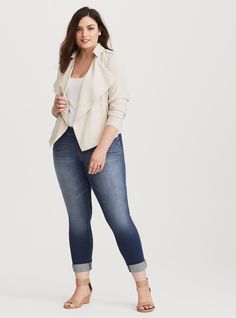 Premium Stretch Boyfriend Jean - Medium Wash - The Boyfriend fit you love - relaxed up top with a slim straight leg - is made from our Premium Stretch fabric that combines superior stretch with extra recover. A rolled hem lets you wear it straight or cropped. How To Wear Boyfriend Jeans, Plus Size Boyfriend Jeans, Boyfriend Jeans Outfit, Boyfriend Jeans Style, Plus Size Jackets, Pants Women Fashion, Womens Fashion Edgy, Womens Fashion For Work, Business Attire