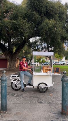 Mini bikes are an excellent option for entrepreneurs looking to start a street vending business. Ferla Mini Bikes, with their self-contained vending capabilities, are perfect for selling coffee, snacks, or beverages. #coffee #coffeebike #coffeecart #coffeebusiness #coffeeshop #mobilecoffee #entrepreneur #coldbrew #coldbrewcoffee #coldbrewbike #santamonica #losangeles #california #coffeelover #barista #baristalife #coffeehouse #coffeebar #beyourownboss #businessowner #streetvending #streetfood #farmersmarket #popupshop