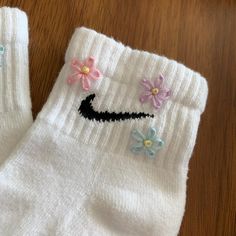 Hand Embroidered Pastel Daisy Socks authentic - Etsy Spring Cotton Socks Gift, Cotton Socks For Spring Gift, Spring Gift Cotton Socks, Christmas Socks Drawing, Costume Nike, Nike Ankle Socks, Socks Drawing, Rave Hats, Embroidered Socks