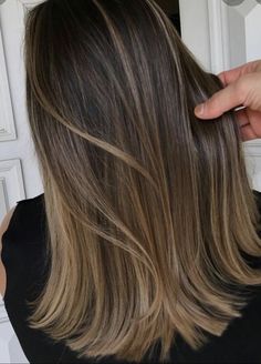 Hairstyle Highlights, Light Brunette Hair, Balayage Straight Hair, Hairstyle Blonde, Bronze Hair, Brown Hair Inspo, Brunette Balayage, Brunette Hair With Highlights, Gorgeous Hair Color