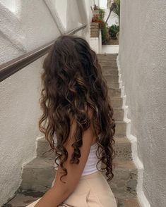 Pelo Ondulado Natural, Long Wavy Hair, Dream Hair, Long Curly Hair, Long Curly, Aesthetic Hair, Gorgeous Hair, Hair Day, Pretty Hairstyles