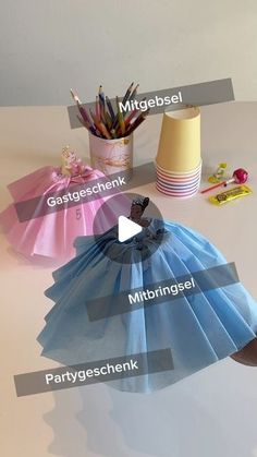 Karina | kreative & schnelle Rezepte | DIY Inspirationen on Instagram: "Ein schnelles Geschenk was Freude bereitet💫 DIY
#lastminitegiftideas #selbstgemachtes #diyproject #giftbox #длядитей #geschenk #mitbringsel #gastgeschenke #forkids #leicht #lastminuteideas #geburtstag #doityourself #inspiration" Girls Party Favors, Diaper Cakes, Party Treats, Girls Party, Holiday Birthday, Shower Cakes, Cute Crafts, Baby Shower Cakes, Holiday Crafts