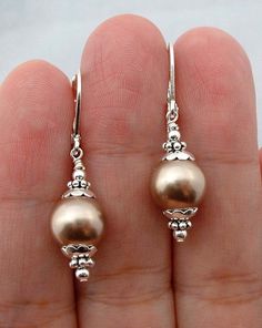 Anting Manik, Brown Sea, Earring Ideas, Old Lady, Drop Dangle Earrings, Bijoux Diy, Pearl Size