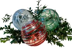 This Glass Balls SPHERE SET/3-HOLIDAY THREADS is perfect to group in a favorite bowl or place on a mantel or tuck in a bookcase. The set comes with stabilizing rings to keep the spheres in place or hooks to mount them on a wall. Bold Emerald & Ruby colored spheres in threads and Cobwebs make this an easy fit into your holiday decor! Wall Spheres, Glass Wall Decoration, Decorative Spheres, Glass Balls, Paper Light, Winter Home Decor, Décor Diy, Inspirational Wall Art, Glass Ball