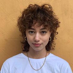 Curly Haircut Ideas Short, Short Lesbian Hair Haircut Curly, Curly Punk Hair For Women, 2b Hair Mullet, Fem Mullet Curly, Curly Hair Female Mullet, Curly Punk Mullet, 3b Mullet Hair, Women’s Curly Mullet