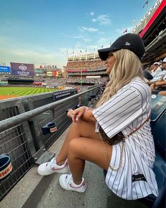 Yankee Outfits Women, Blue Jays Outfit, Yankees Game Outfit, Baseball Jersey Outfit Women, Yankees Outfit, Blue Jays Game, Baseball Jersey Outfit, Gameday Fits, Yankees Game