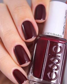 #esmalte #esmaltes #unhadecorada #unhasbonitas #unhasdodia Brown Girl Nail Colors, Essie Shearling Darling, Essie Red Nail Polish, Burgundy Nail Polish, Essie Nails, Essie Colors, Nail Design Glitter, Inspiration Nails, Maroon Nails