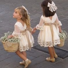 Ummmm ....... lo censuraron al ammigo insecto....... mejor vente vamos al mercado..... Dress Stores, Cheap Flower Girl Dresses, Tulle Flower Girl, Flower Girl Dress Lace, Flower Girl Dresses Tulle, Dresses Designer, Wedding Flower Girl, Lace Flower, Junior Bridesmaid Dresses