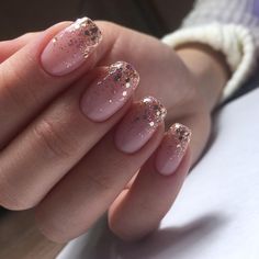 Neutral Nails With Gold, Nails Art Designs Summer, Summer Nails Art Designs, Pale Nails, Rose Gold Nails Glitter, Summer Nail Art Designs, Summer Nails Art, Nails Art Designs