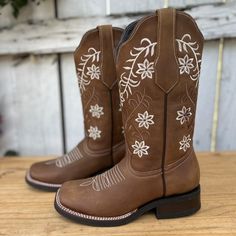 The price already INCLUDES taxes and shipping to anywhere in the United States.
This is the Ana style women's western boot, dressed in a brown color. The embroidery on the shaft subtly plays with the contrast on the brown background, providing a discreet distinction. Made of Crazy leather for a unique texture, and complemented by a rubber sole, leather upper and lining, it offers durability and comfort. Craftsmanship from León, Mexico, this boot combines quality and classic western design.
If yo Boots Vaqueras, Mexican Boots For Women, Mexican Botas, Boots For Women Cowboy, Womens Cowboy Boots, Brown Western Boots, Botas Western, Country Boots, Cute Pants